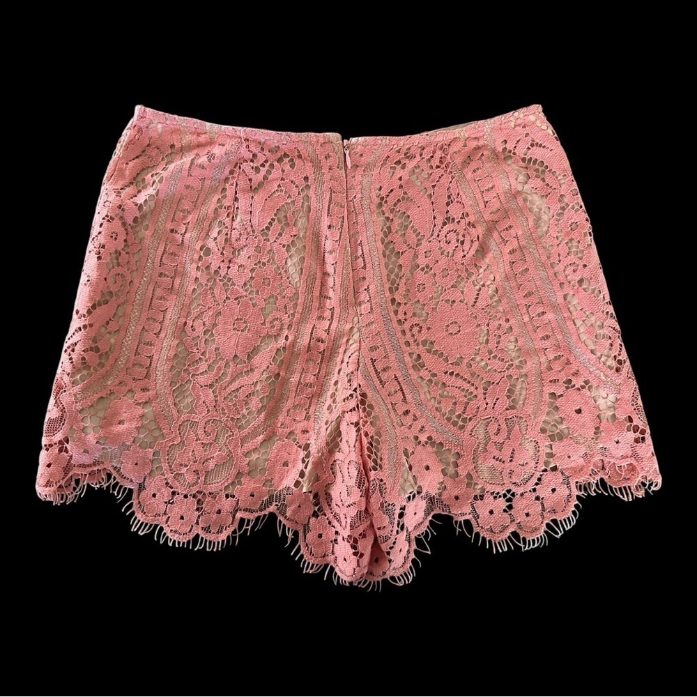 WAYF, WOMENS, NWT, ROSE, LACE SHORTS WITH NUDE UNDERLAY. SIZE XS - Picture 2 of 8